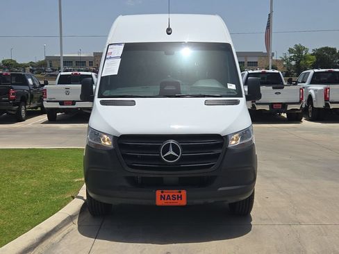 Used 2025 Mercedes-Benz Sprinter 2500 image 3