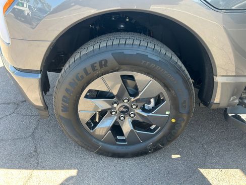 New 2025 Ford F150 Lightning Lariat image 26