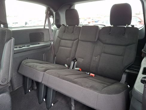 Used 2019 Dodge Grand Caravan SE image 11