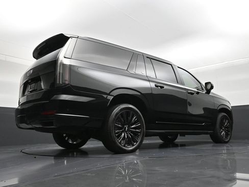 Used 2025 Cadillac Escalade ESV Sport w/ LPO, ONYX Package RWD image 23