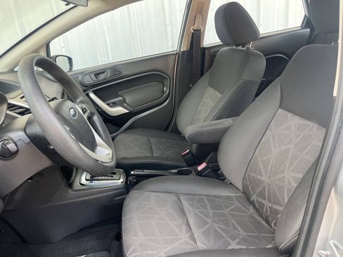 Used 2013 Ford Fiesta SE FWD image 9