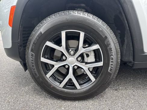 Used 2025 Jeep Grand Cherokee Limited AWD/4WD image 13
