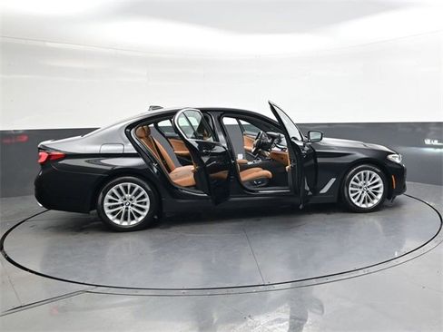 Used 2022 BMW 530i w/ Premium Package image 32