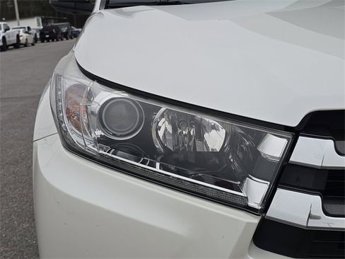 Used 2019 Toyota Highlander Limited image 11