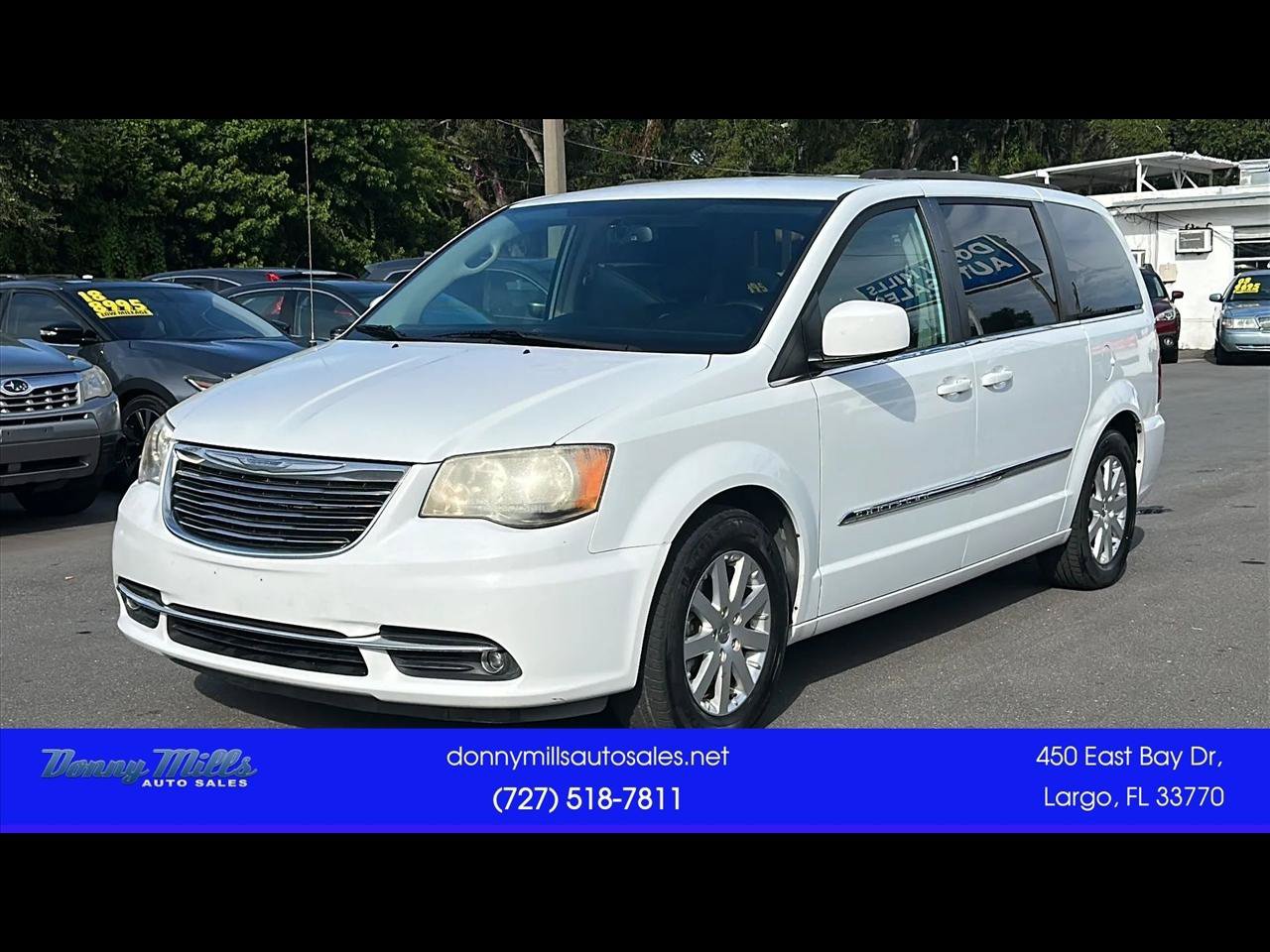 Used 2016 Chrysler Town & Country Touring FWD image 1