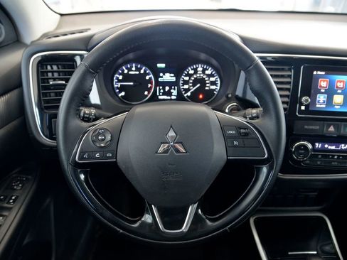 Used 2017 Mitsubishi Outlander SE AWD/4WD image 18