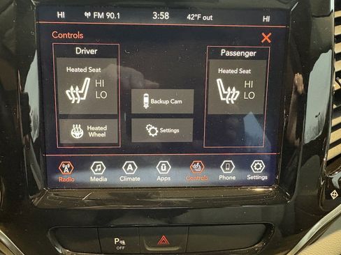 Used 2019 Jeep Cherokee Limited image 19