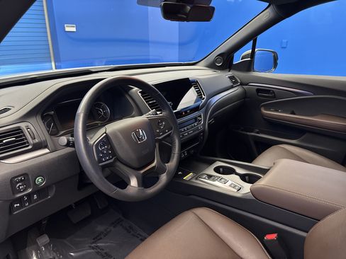 Used 2025 Honda Passport EX-L image 12
