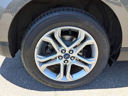 Used 2018 Ford Edge Titanium w/ Equipment Group 301A FWD image 11