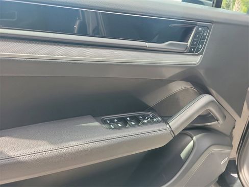 Used 2025 Porsche Cayenne image 24