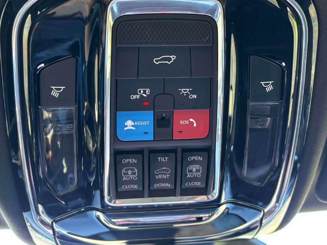 Used 2024 Jeep Grand Cherokee Summit AWD/4WD image 27