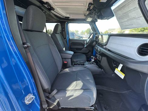 New 2025 Jeep Gladiator Sport image 24