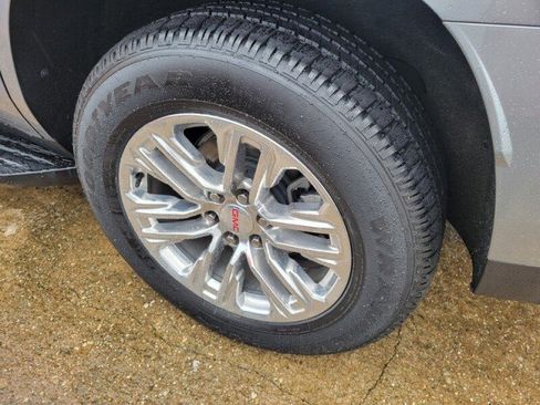 Used 2023 GMC Yukon SLE w/ Gmc Pro Safety Plus Package RWD image 8