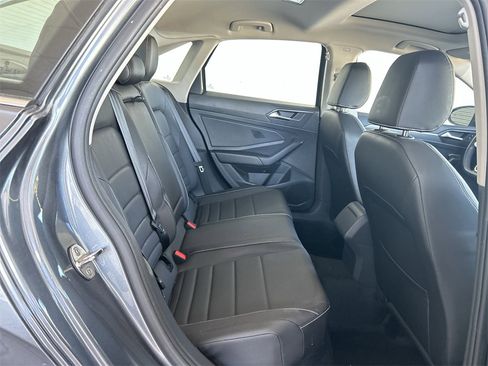 Certified 2024 Volkswagen Jetta SE w/ Panoramic Sunroof Package image 34