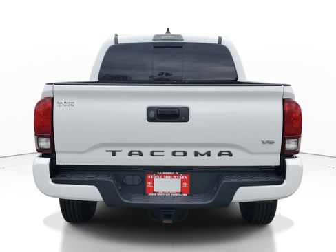 Used 2022 Toyota Tacoma SR5 w/ Technology Package image 5