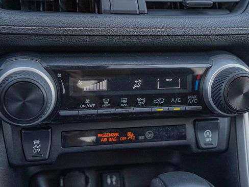 Used 2019 Toyota RAV4 LE image 14