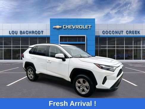 Used 2023 Toyota RAV4 XLE w/ Convenience Package FWD image 2
