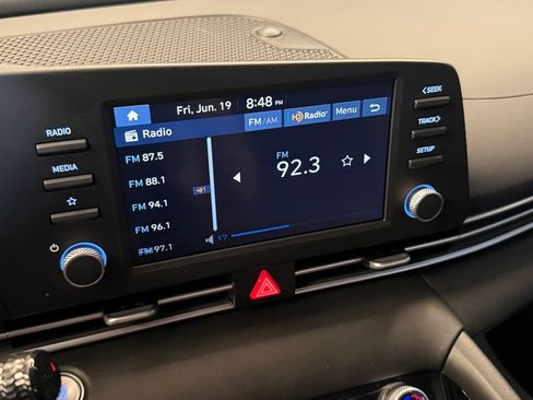 Used 2025 Hyundai Elantra Hybrid FWD image 13