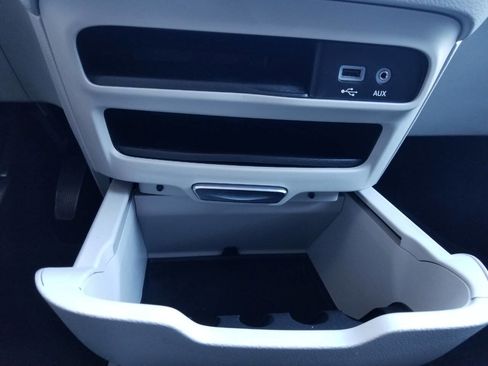 Used 2018 Chrysler Pacifica Touring-L image 27