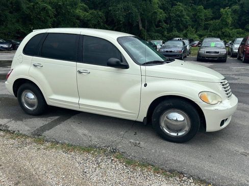 Used 2007 Chrysler PT Cruiser FWD image 2