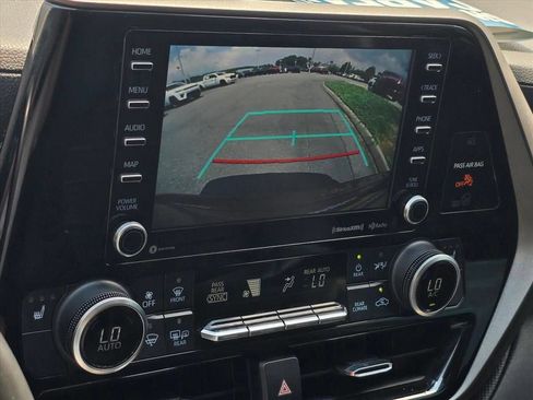 Used 2021 Toyota Highlander XLE FWD image 5