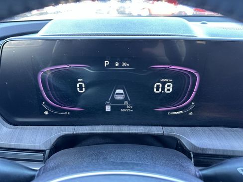 Used 2024 Kia Telluride EX w/ EX Captain's Chair Package image 15