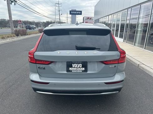 Used 2025 Volvo V60 B5 Cross Country Plus image 4