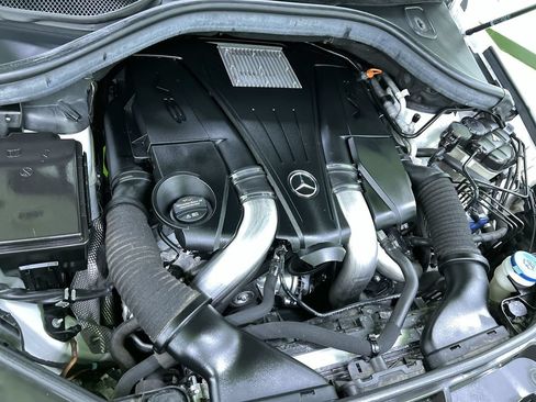 Used 2017 Mercedes-Benz GLS 550 4MATIC image 6