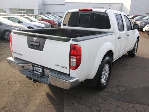 Used 2019 Nissan Frontier SV image 3