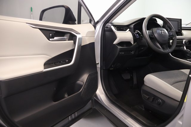 Used 2022 Toyota RAV4 XLE w/ Convenience Package AWD/4WD image 8