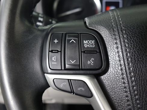 Used 2017 Toyota Highlander XLE AWD/4WD image 48