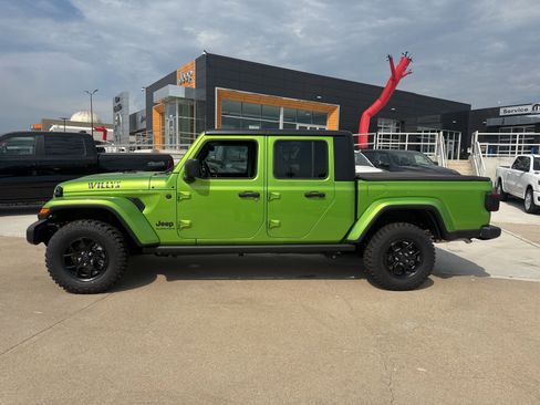 New 2025 Jeep Gladiator Sport image 2