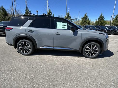 New 2026 Nissan Pathfinder Platinum w/ Lighting Package AWD/4WD image 8
