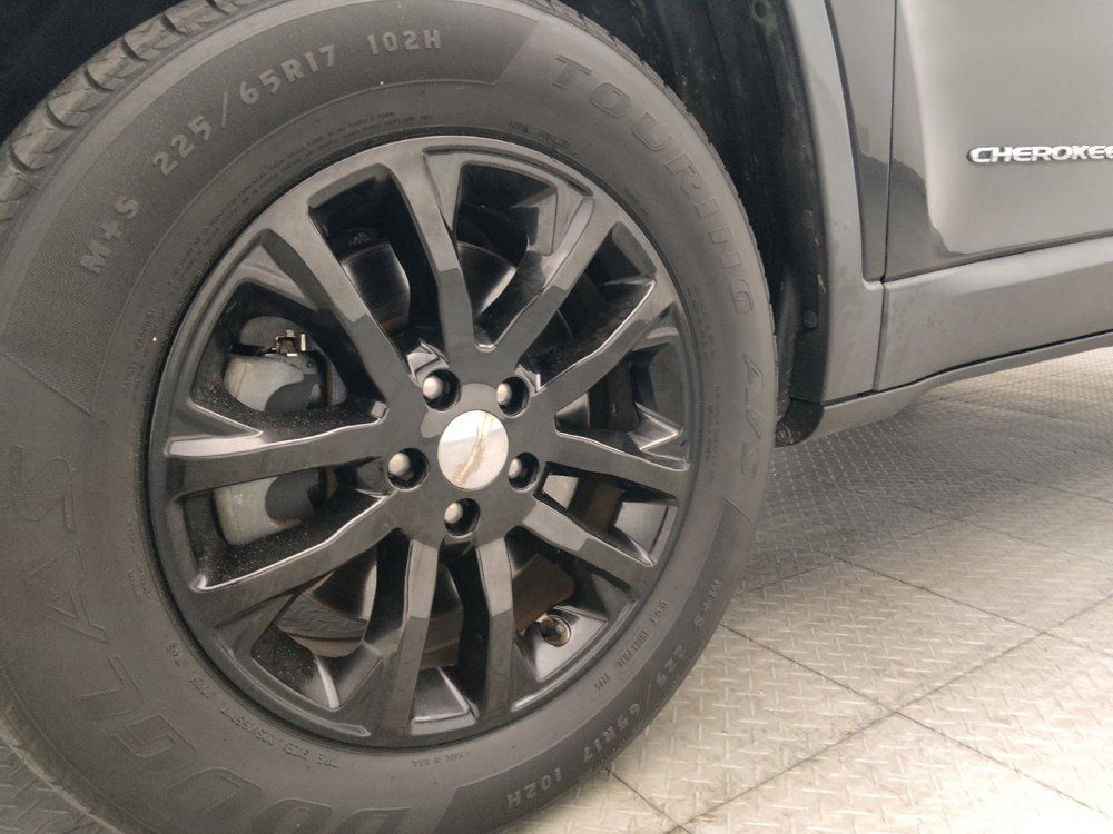 Used 2020 Jeep Cherokee Latitude AWD/4WD image 31