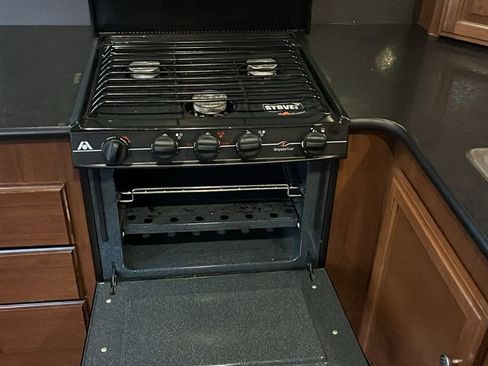 Used 2013 Ford E-450 and Econoline 450 Super Duty w/ Motorhome Prep Pkg image 36