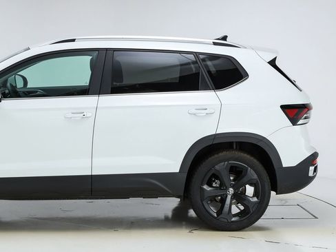 New 2025 Volkswagen Taos SEL image 43