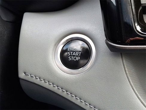 Certified 2024 Toyota Highlander XLE image 27