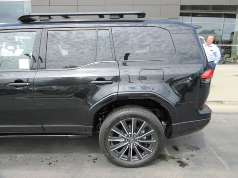 Used 2026 Lexus GX 550 w/ Accessory Package (2T) AWD/4WD image 4