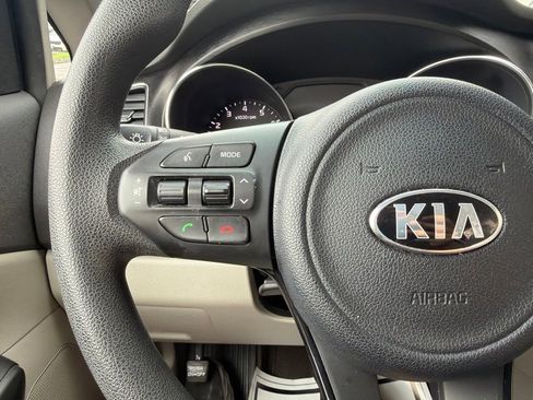 Used 2018 Kia Sedona L FWD image 31