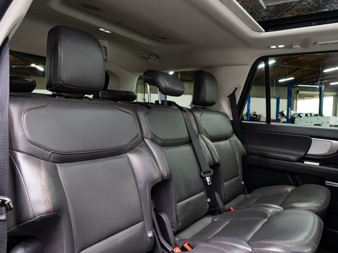 Used 2025 Ford Expedition Active AWD/4WD image 31
