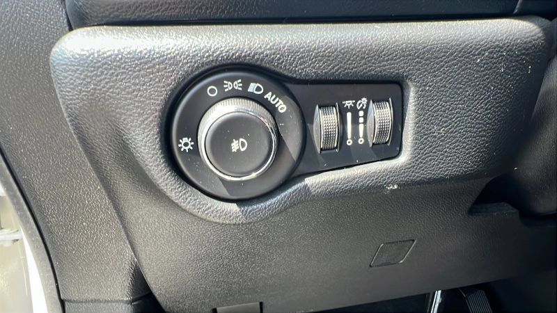 Used 2019 Chrysler Pacifica Touring-L w/ S Appearance Package FWD image 19
