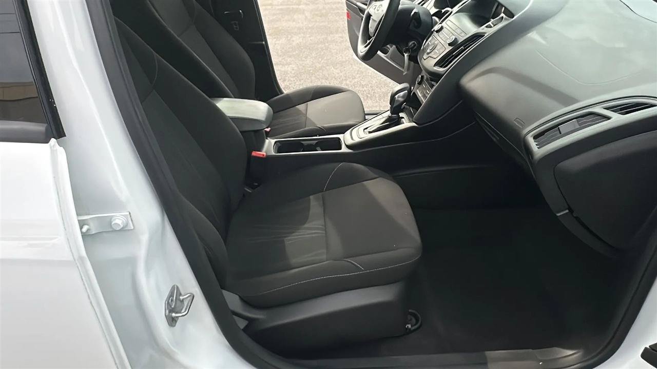 Used 2018 Ford Focus SE w/ SE Appearance Package FWD image 36