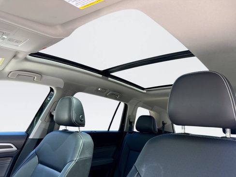 Used 2023 Volkswagen Atlas SE w/ Panoramic Sunroof Package AWD/4WD image 16