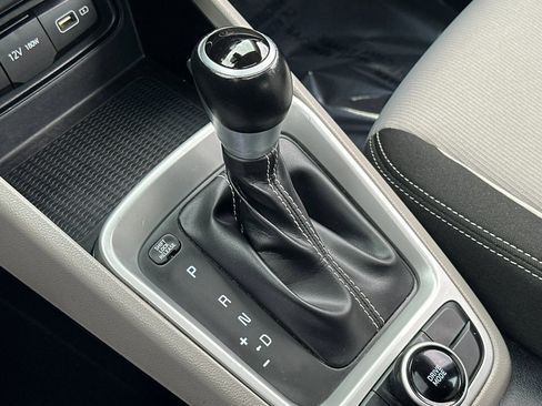 Used 2022 Hyundai Venue SEL w/ Cargo Package image 25