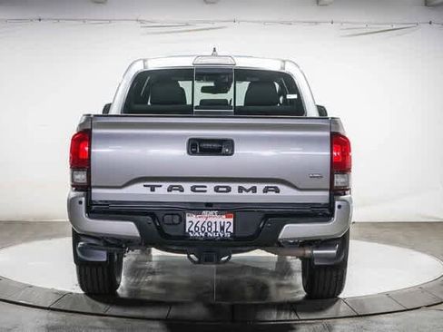 Used 2019 Toyota Tacoma TRD Sport w/ Technology Package image 10