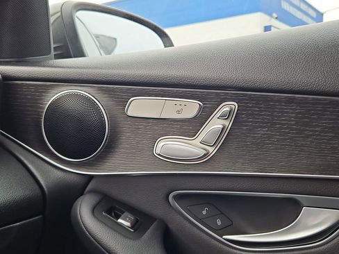 Used 2021 Mercedes-Benz GLC 300 4MATIC image 29