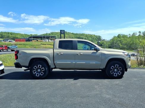 Used 2023 Chevrolet Colorado Z71 w/ Z71 Convenience Package 2 AWD/4WD image 6