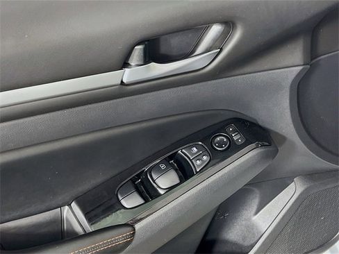 Used 2024 Nissan Altima 2.5 SR image 18