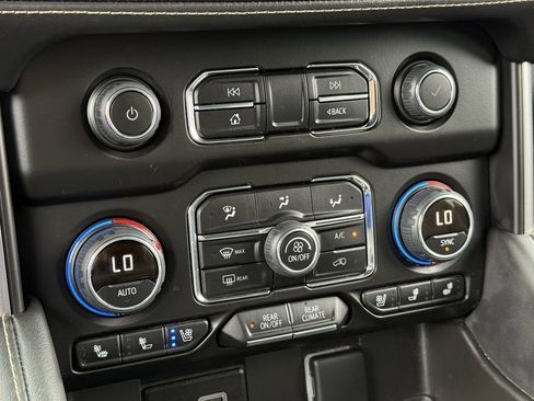 Certified 2023 Chevrolet Suburban Premier image 18