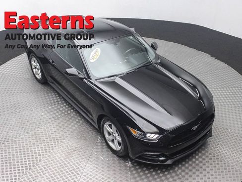 Used 2017 Ford Mustang Coupe RWD image 3